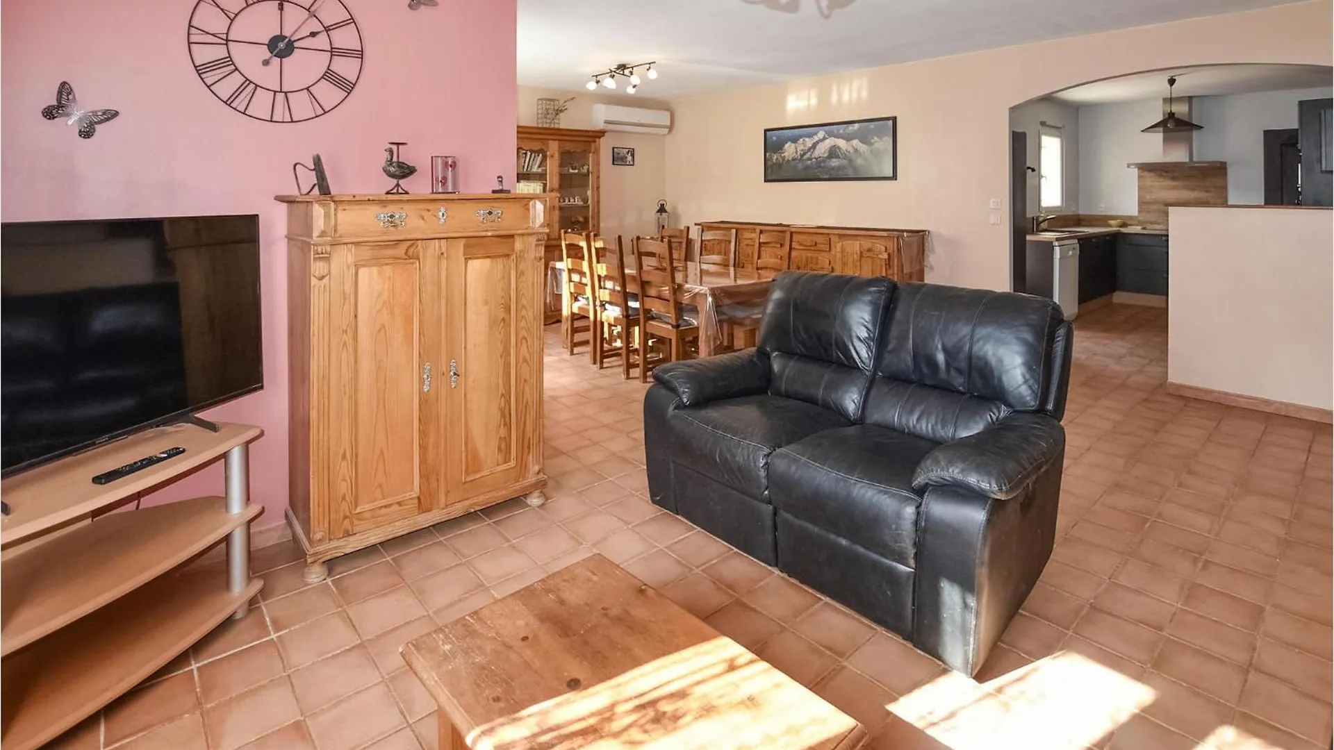Holiday home Amazing Home In Mazan With Kitchen France